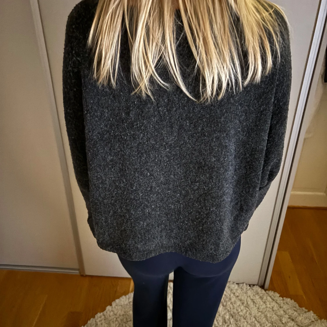 Mörkgrå stickad - 90