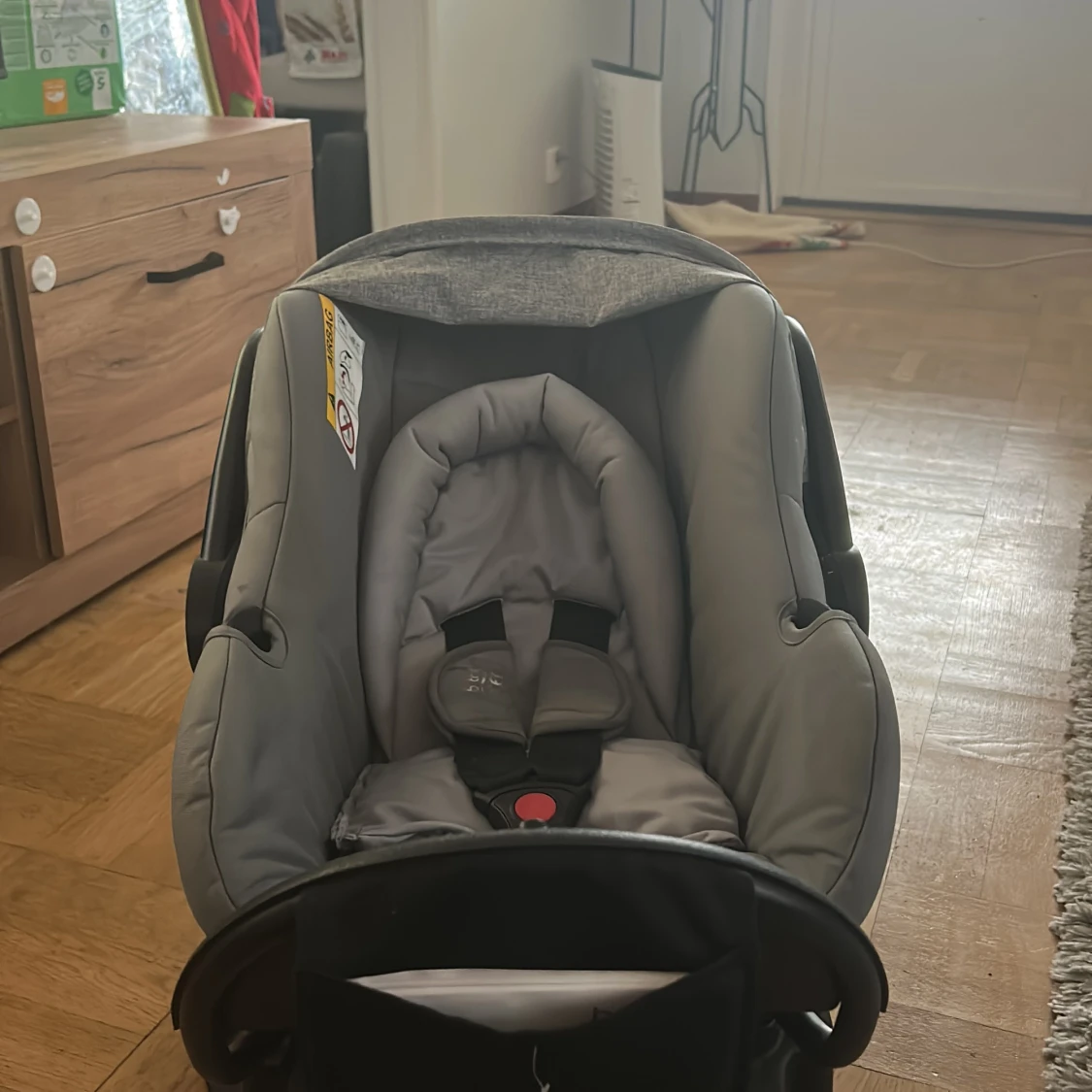 Grå bilbarnstol från Britax Römer - 4