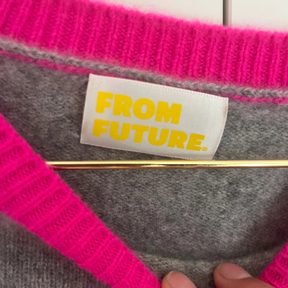 Grå och rosa kashmirtröja från From Future - 2