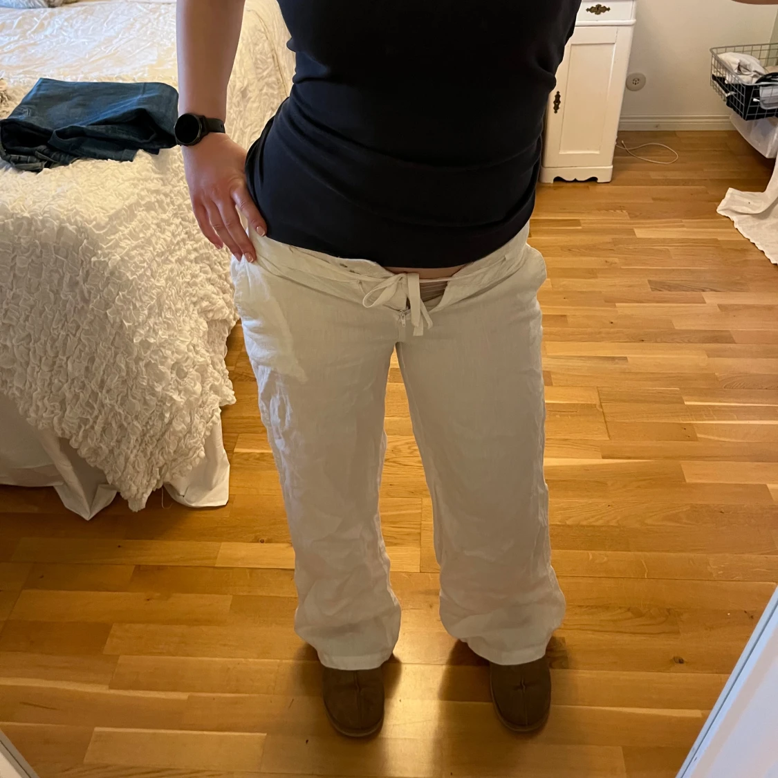 Vita linnebyxor med snörning