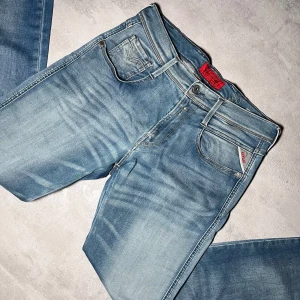 Replay jeans - Replay jeans | Modell Anbass | Super bra skick | Storlek W30 L32. 