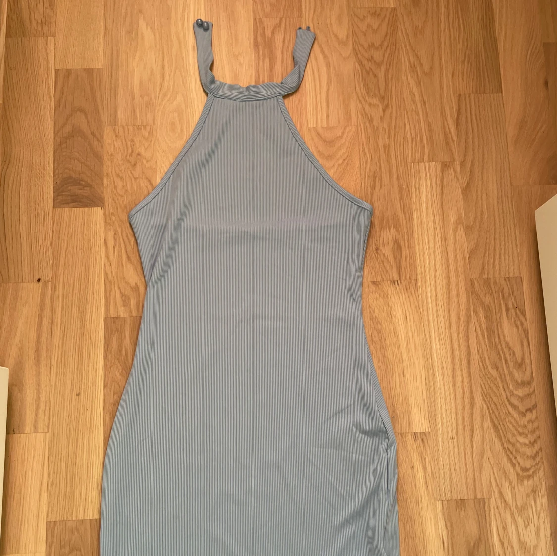 Ljusblå ribbad klänning