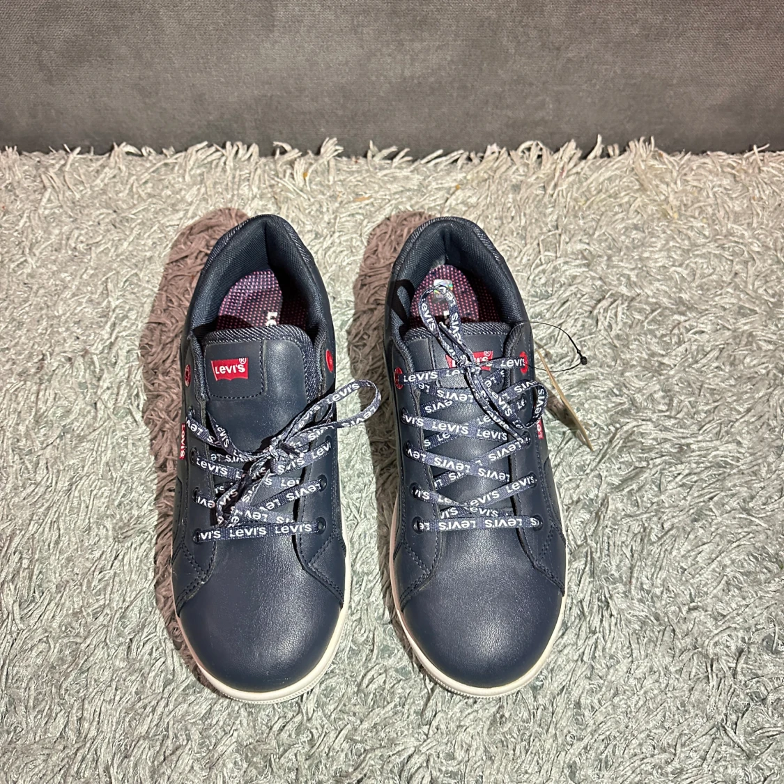 Mörk Blåa Sneakers från Levi’s