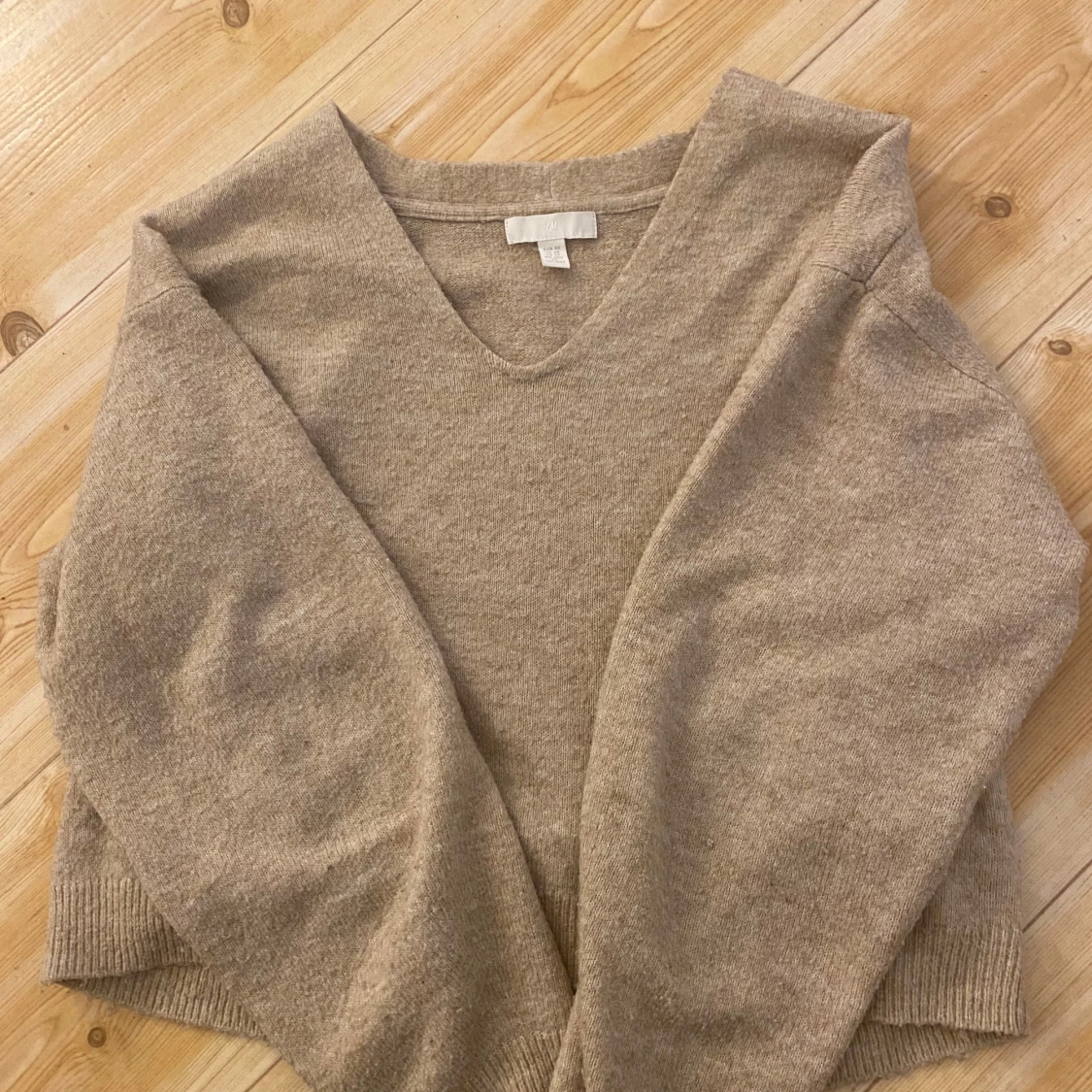 Beige kashmirtröja från H&M - 1
