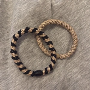  Kkknekki - ❣️LÄS TEXT ❣️Pris diskuteras⭐️  Två kknekkis jag köpte ett 4pcs från Boozt men släljer nu 2 av de. Har inte använt de! En kostar vanligtvis 29 så om man vill köpa båda så kostar de egentligen 58 men jag säljer de för 30 eller 35 har inte bestämt mig men om du bara vill köpa en så säljer jag den för 15 ❤️