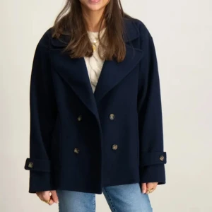 Mörkblå kappa - Mörkblå kappa från kidsbrandstore , använd några gånger. Säljer då jag har andra jag använder mer 