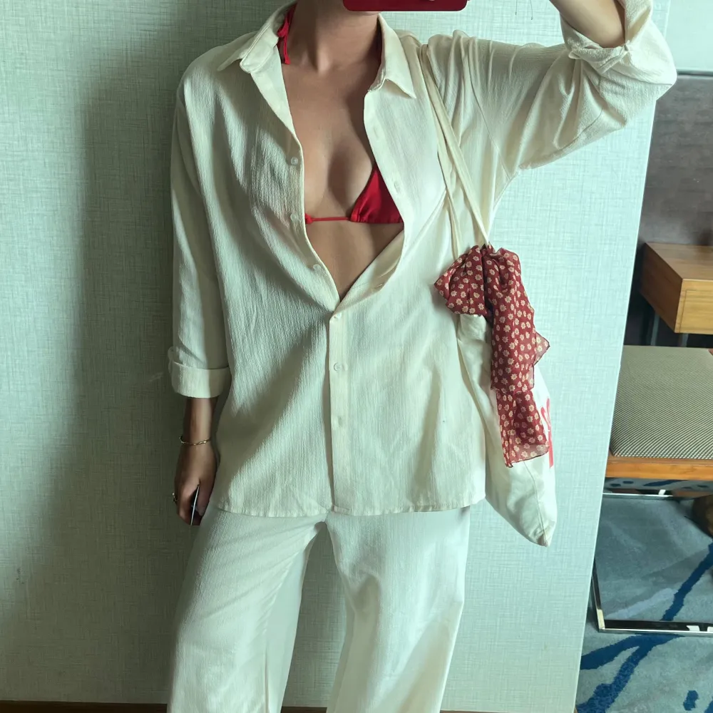 Perfekt tvådelade setet! Oversized med långa byxor (jag är 170)💕. Paidat.