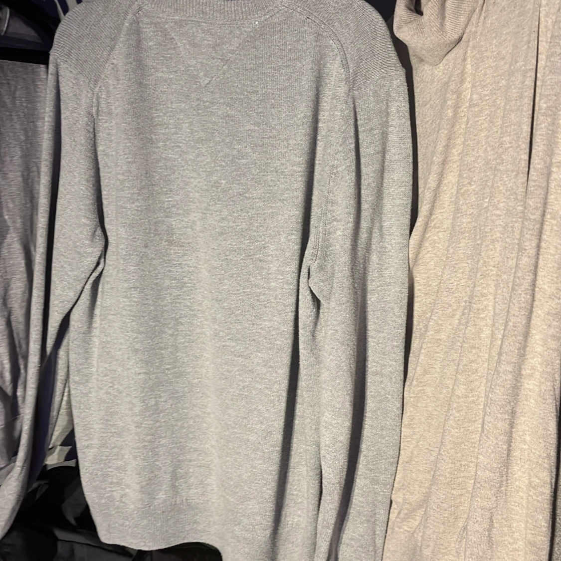 Grå tröja från Tommy Hilfiger - 1