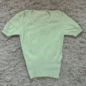Tröja - Ljus grön tröja 💚💚