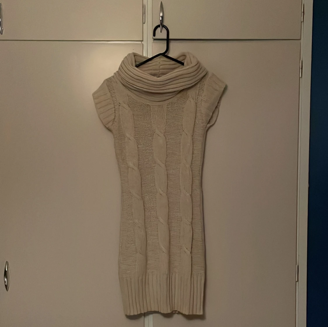 Stickad klänning från Broadway