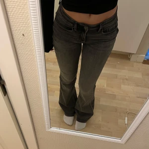 Bootcut jeans - Bootcut jeans i väldigt fint skick! Knappt använda💗