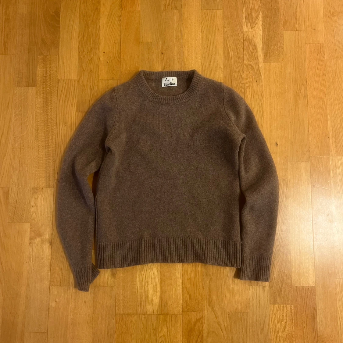 Brun ulltröja från Acne Studios