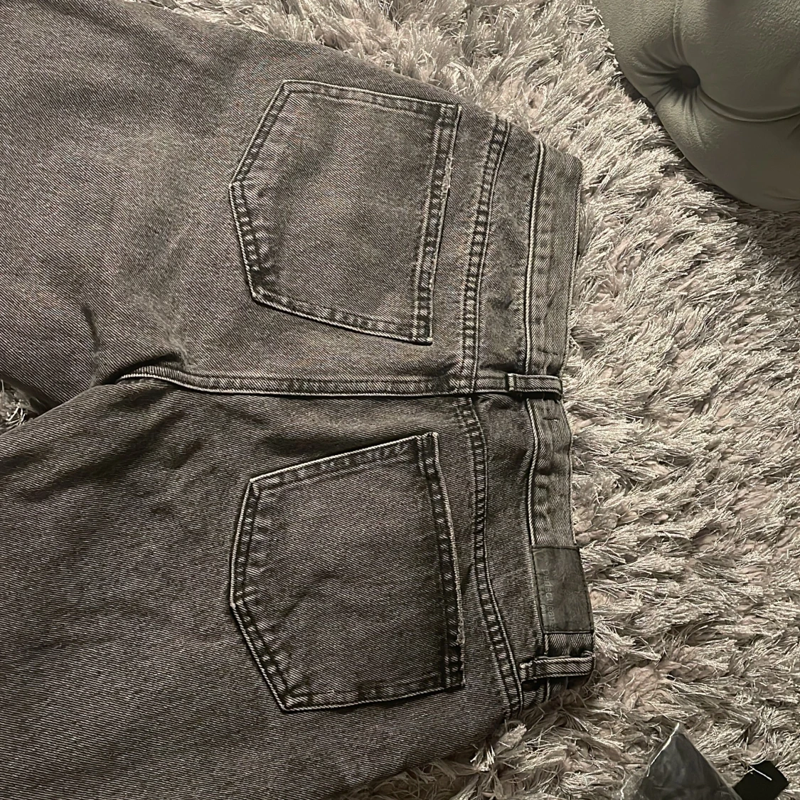 Grå jeans från GinaTricot