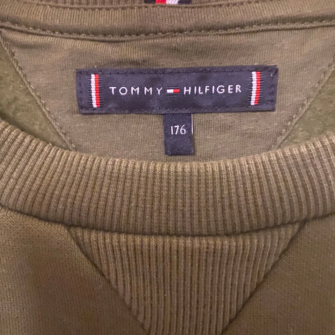 Olivgrön tröja från Tommy Hilfiger - 90