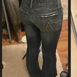 7 for all mankind jeans - Lågmidjade bootcut jeans i storlek 27 (xs/s ungefär) från 7 for all mankind i jättebra skick