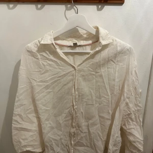 Blus från esprit - I mycket bra skick. Skriv för fler bilder 