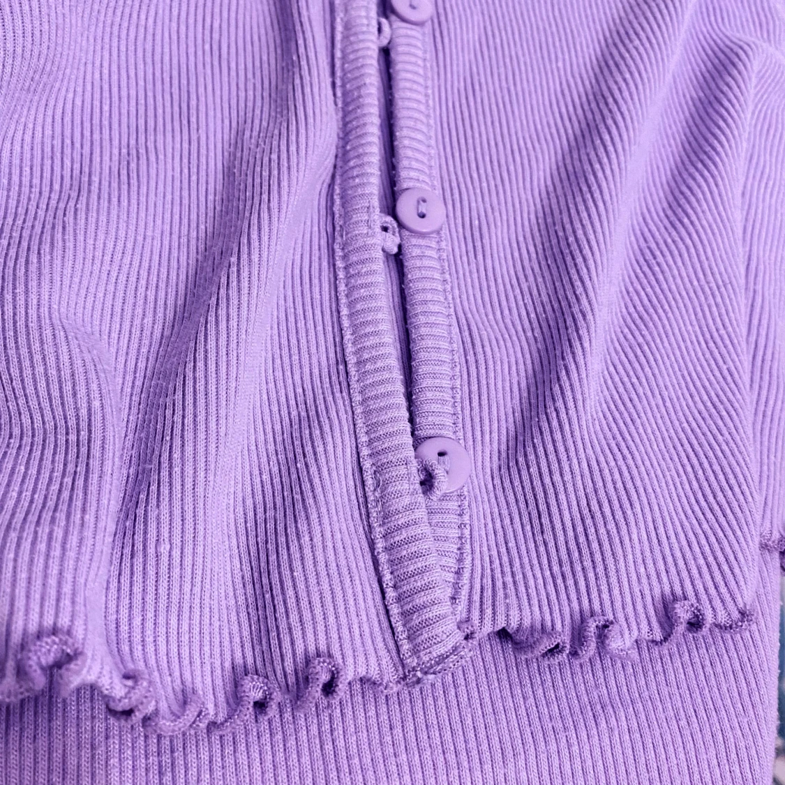 Ljuslila ribbad kofta från Best Basics - 91