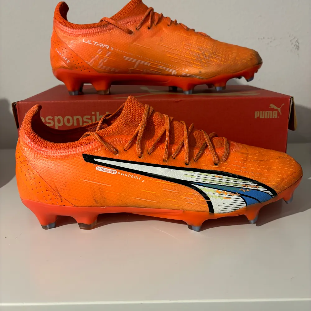 Puma ultra fotbollsskor i storlek 40,5 Högsta modell i 8/10 skick Kontakta om frågor. Skor.