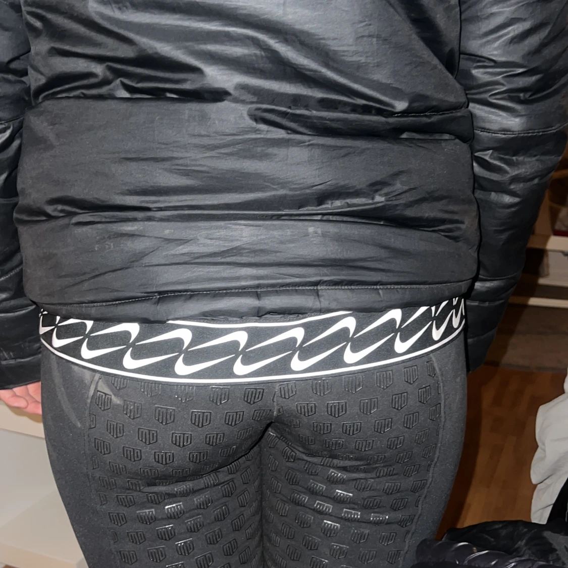 Svart pufferjacka - 90