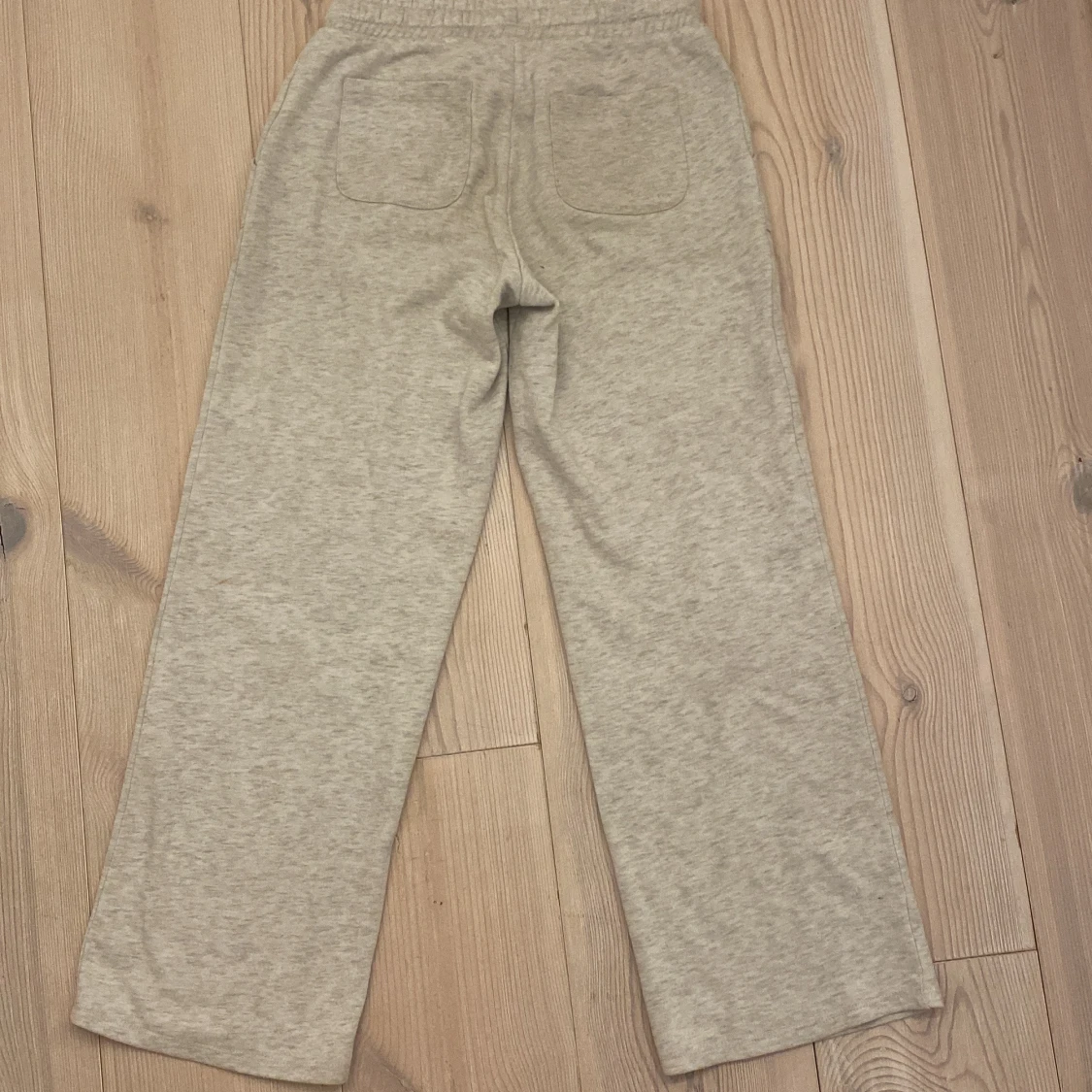 Ljus gråa mjukismyxor från lager 157! Storleken 150/XXS-XS - 90