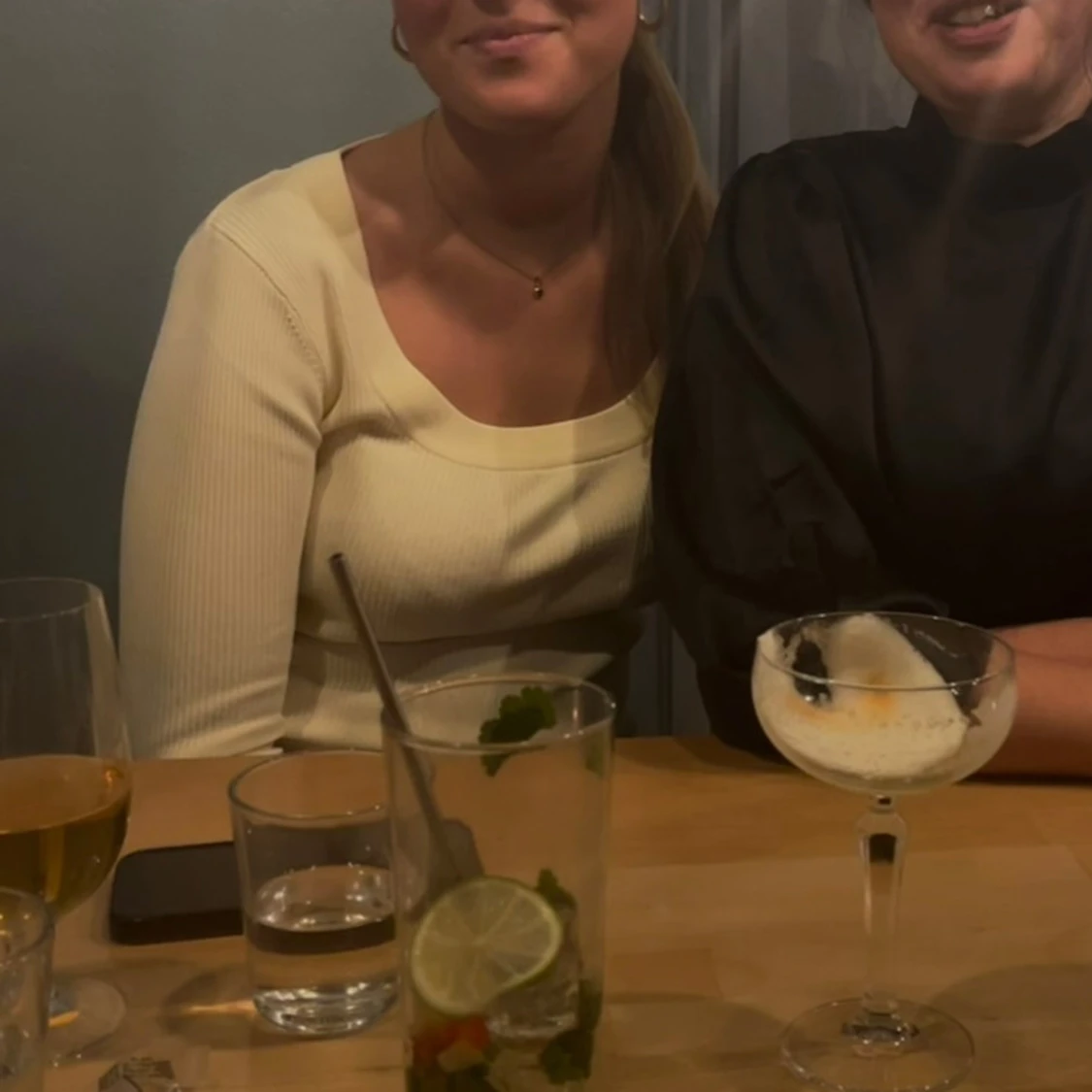 Krämfärgad ribbad topp