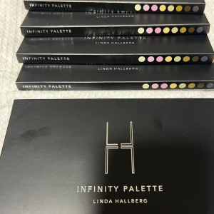 Infinity Palette från Linda Hallberg - Säljer en Infinity Palette från Linda Hallberg. Denna palett har åtta mångsidiga nyanser som kan användas som ögonskugga, rouge, highlighter och bronzer. Perfekt för att skapa både naturliga och dramatiska looks. Paletten har en stilren svart design med en spegel inuti.