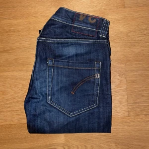 Dondup jeans  - Säljer nu ett par riktigt feta dondup i storlek 34 men sitter som 32/33