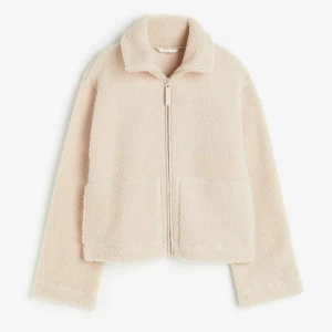 Teddyjacka hm  - Säljer min fina Teddyjacka från hm i storlek xs. Använd fåtal gånger så den är i super fint skick. Skriv ifall ni vill ha fler bilder.