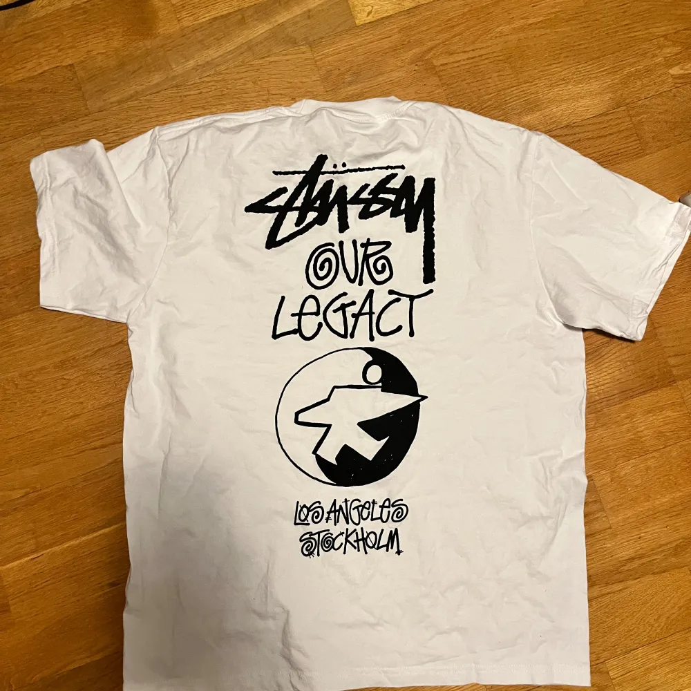 Stussy our legacy tröja från i somras. I nyskick och aldrig använd då den var för stor för mig. Stor i storlek . T-shirts.