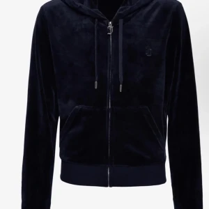 juicy couture zip up - äkta juicy couture bara testat 1 gång så i bästa skicket💗 säljer då den inte används