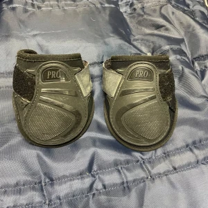 Svarta bakskydd - Svarta bakskydd i storlek S från Lami-cell🫶🏼