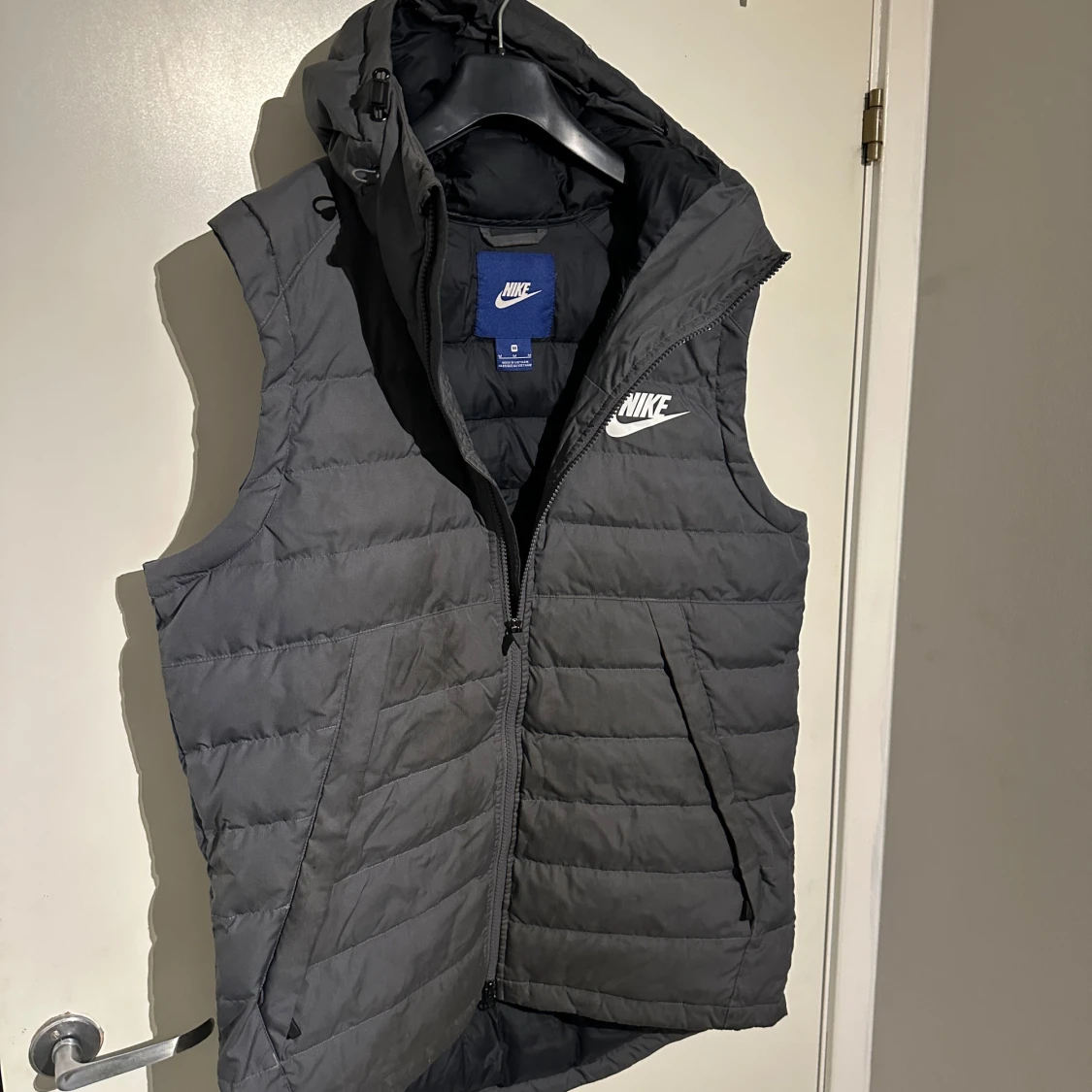 Svart dunväst från Nike - 92