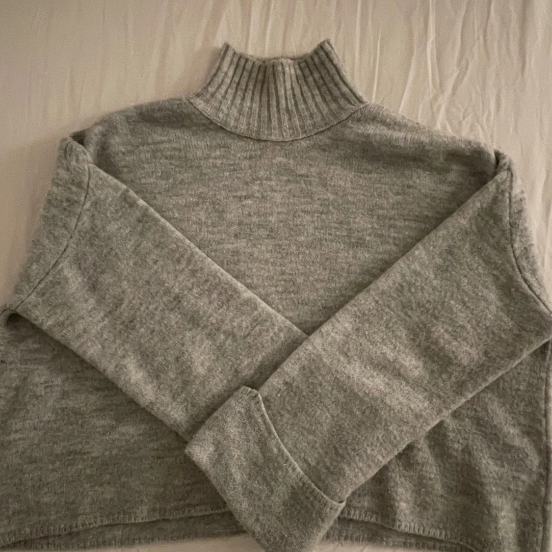 Ljusgrå finstickad tröja från GinaTricot  - 90