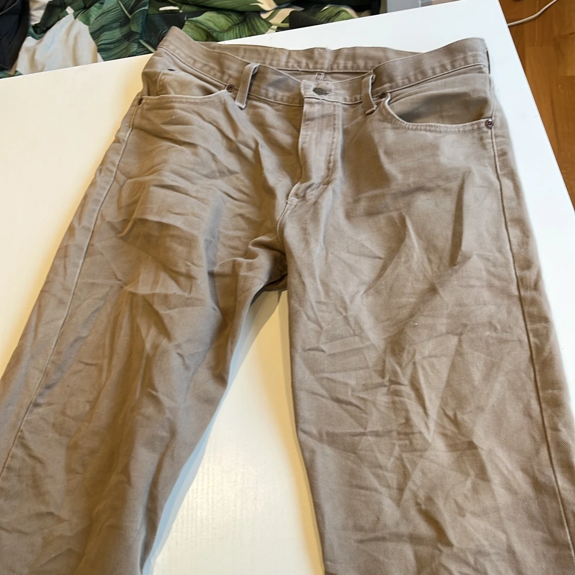 Beige byxor från Lee