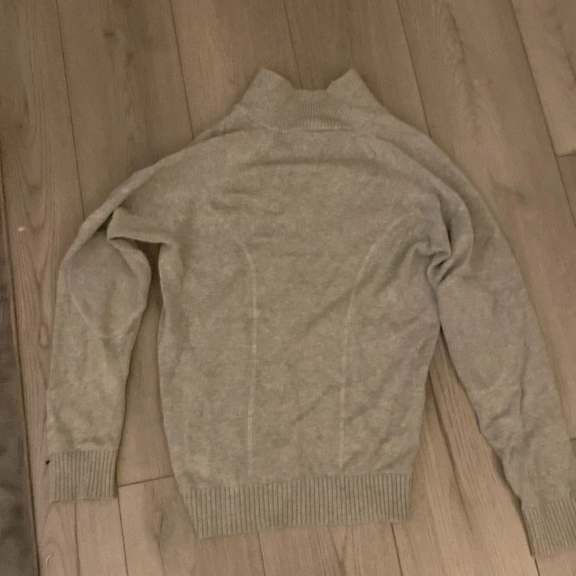 Grå tröja från Peak Performance - 90