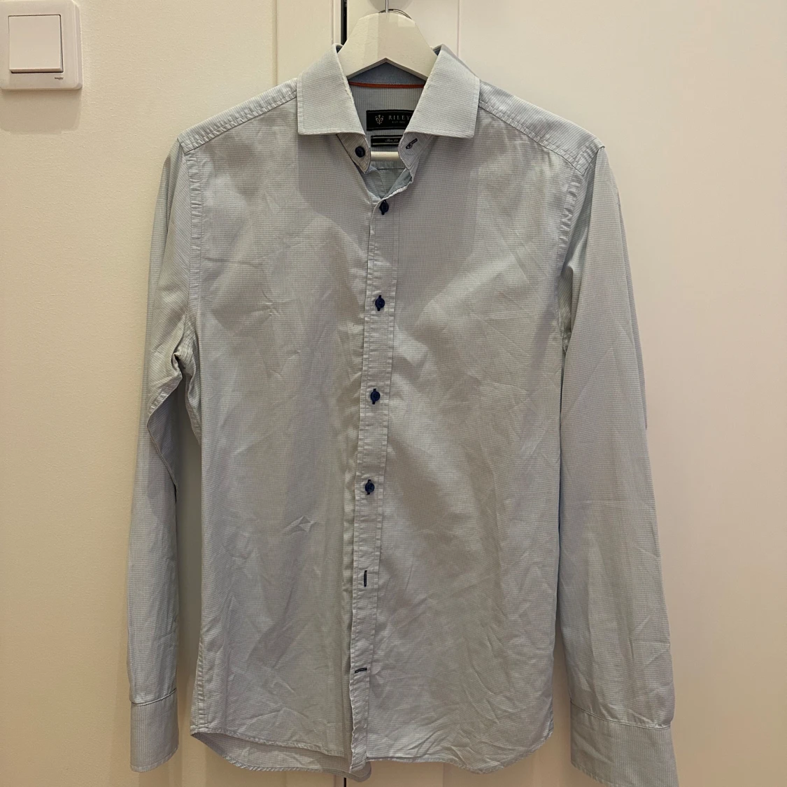 Ljusblå skjorta från Riley