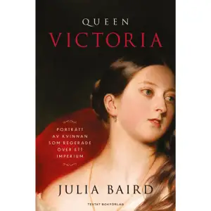 Med hjälp av nya källor, som inkluderar avslöjanden om Victorias förhållande till tjänaren John Brown, berättar Julia Baird livfullt den fascinerande historien om drottningen. Hon regerade över ett imperium, men kämpade med samma saker som vi gör än idag: att söka sin identitet, balansera arbete och familj, hantera ångest, självtvivel och omvälvande händelser såsom förlusten av närstående. Samtidigt var hon en skicklig politisk strateg och njöt av makten. Victoria gav namn åt en hel epok och blev landets symbol för uthållighet och trygghet.Den här omfattande biografin visar den verkliga kvinnan bakom myten och är en fantastisk berättelse om kärlek, sorg och lojalitet.Utnämnd till en av årets bästa böcker av The New York Times, Esquire och Chicago Public Library. Rekommenderas verkligen till alla som är intresserade av brittisk historia … även till läsare som letar efter en utmärkt biografi. Library Journal