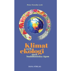 Klimat och ekologi med buddhistiska ögon (häftad) - Mänskligheten står inför utmaningar på många plan, med det allt varmare klimatet, utarmningen av jordens resurser och förstörelsen av livsmiljöer för djur och människor. Hur kan vi tackla allt detta, så att både planetens och vår personliga hälsa värnas?Bland västerländska buddhister är dialogen kring de existentiella utmaningar vi nu står inför livlig och engagerad. Inte minst i USA blomstrar det digitala samtal som inspirerats av buddhistiska tankar och andliga praktiker. I Sverige har dock perspektiven från dessa samtal om de stora ödesfrågorna hittills inte fått bred spridning.Boken presenterar ett urval tongivande texter från detta tankeutbyte. Utgångspunkten är att vi inte har någon tid att förlora. Innehållet spänner över allt från socialt engagerad buddhism och kritik av vår moderna civilisation till meditation, djup naturkontakt och kontemplation till hjälp för oss alla. Även metoder och projekt med lösningar för klimatet lyfts fram.Som en röd tråd i boken löper tanken att den ekologiska krisen också är en andlig och psykologisk kris. En kris som samtidigt öppnar för att finna nya perspektiv, styrka och stöd - enskilt och tillsammans. BOKENS FÖRFATTAREStephen Batchelor, Bikkhu Bodhi, Dekila Chungyalpa, Mark Coleman, Matthew Gindin, Paul Hawken, David Loy, Joanna Macy.      Format Häftad   Omfång 104 sidor   Språk Svenska   Förlag Dana Förlag   Utgivningsdatum 2023-11-20   Medverkande Peter Fowelin   Medverkande Agneta Sellin   Medverkande Per Nikkinen   Medverkande Ursula Nikkinen   Medverkande Peter Fowelin   Medverkande Stephen Batchelor   Medverkande Bhikkhu Bodhi   Medverkande Dekila Chungyalpa   Medverkande Mark Coleman   Medverkande Matthew Gindin   Medverkande Paul Hawken   Medverkande David Loy   Medverkande Joanna Macy   ISBN 9789198642865  