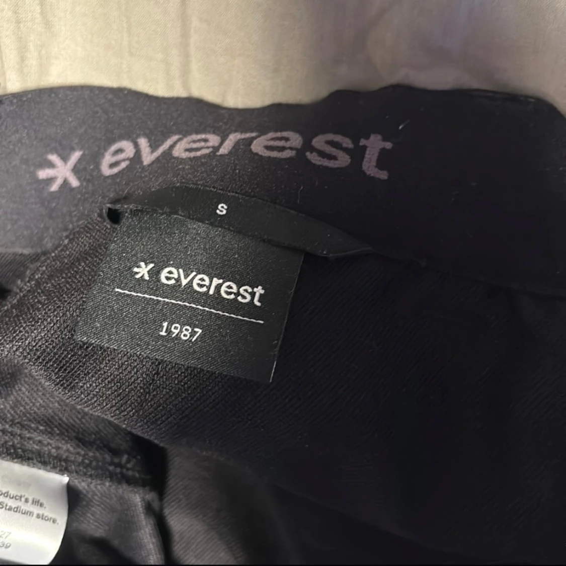Svarta cargopants från Everest - 92