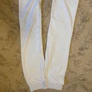 Vita lager 157 byxor - Vita lager 157 byxor i storlek s. Bra skick, fåtal gånger använda🤩