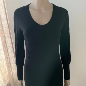 Långärmad tunika tröja klänning  - Fläck och hål enligt bild.