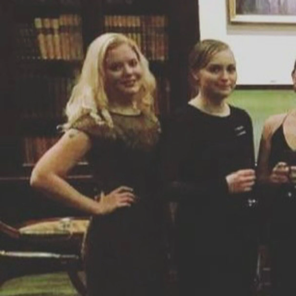 Glittrig balklänning - 91