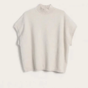 Stickad polotopp  - Beige stickad topp med polo från Kappahl, lapparna kvar!💗