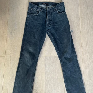 Nudie Jeans - Bra skick, 8/10. Modellen är Dude Dan och storleken är 30/32! Är öppen för förslag eller byten!