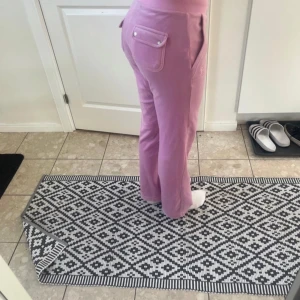 Juicy couture - Snygga juicy couture byxor, använda väl med inga synliga defekter💕💕