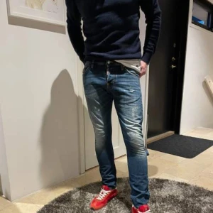 Dscuared2 Jeans herr  - Helt nya jeans bara tvättade en gång!  Storleken står i Italienska storlekar och 40it motsvarar 34W i eu 