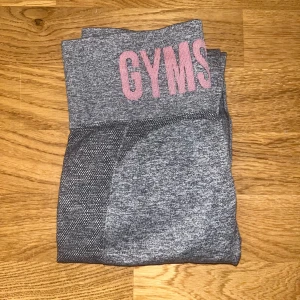 Gymshark - Thights - Använt fåtal ggr, känns lite mindre i storleken!💖