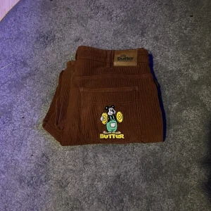 Butter jeans  - Inga fel alls säljer då jag inte använder dom längre. 😔💛 pris går att diskutera vid snabbaffär 🔥💛