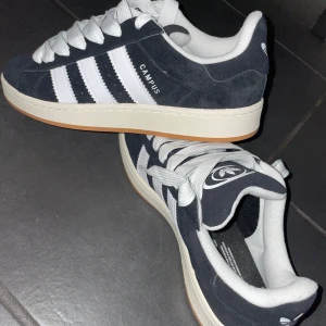 Adidas Campus 00s - Helt nya Adidas Campus, Dom var tyvärr för små för mig så därför säljer jag dom till ett bra pris😁