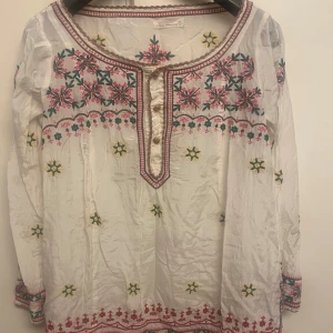 Skjorta - Fin och unik skjorta från odd Molly i storlek M